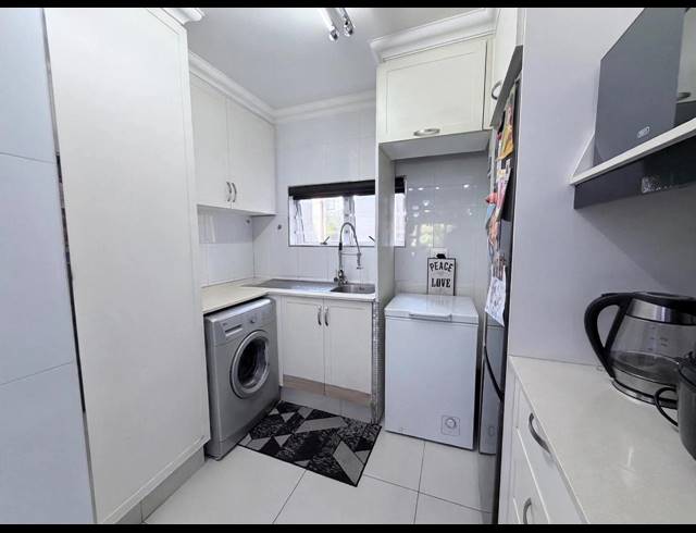 3 BEDROOM APARTMENT FOR SALE IN ESSENWOOD